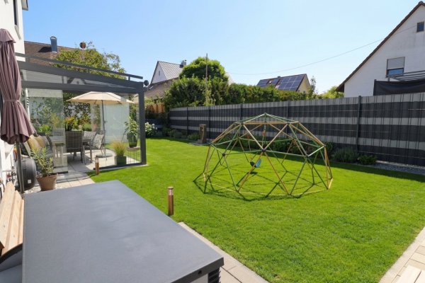 DHH Kaufering Garten.jpg