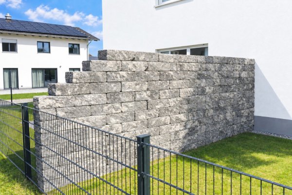 Weil DHH Trennmauer Detail.jpg