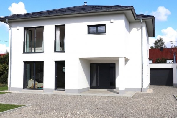 Front EFH KAUFERING Sudentenstrasse.jpg